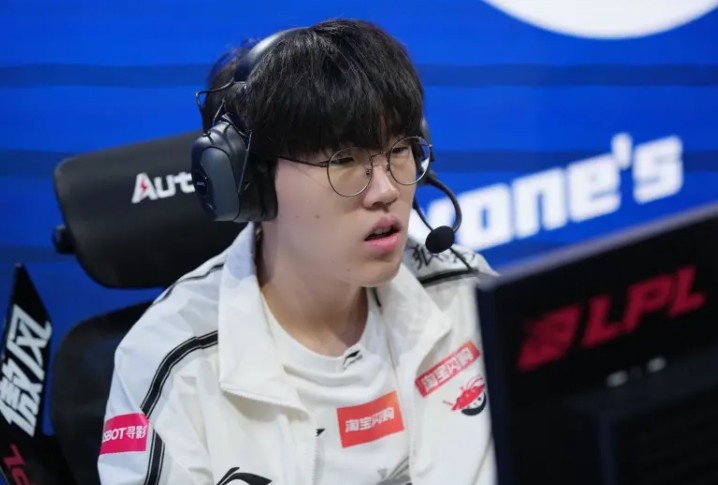 Kael:因为有几名选手感冒了,所以我们要调整好我们的健康